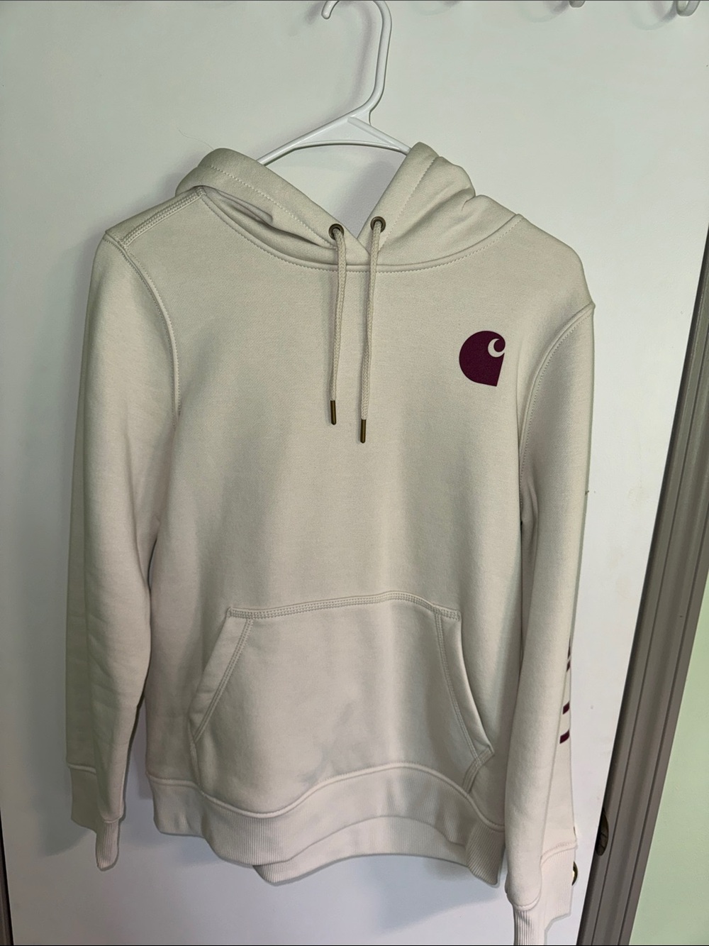 NEVER WORN| Carhartt Cream Pullover Hoodie with Burgundy Logo